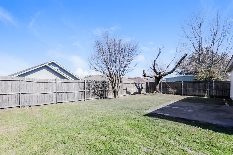 2,270/Mo, 721 King St Cedar Hill, TX 75104 Backyard View