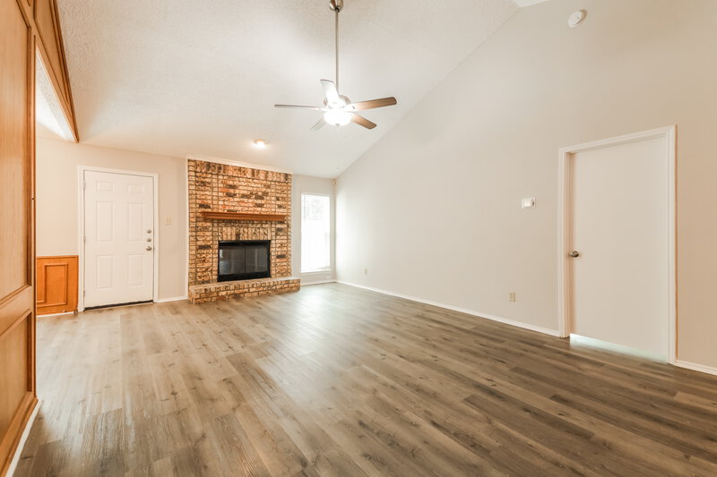 2,175/Mo, 6227 Arrowwood Drive Arlington, TX 76001 Living Room View