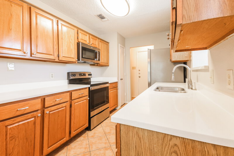 2,175/Mo, 6227 Arrowwood Drive Arlington, TX 76001 Kitchen View 2