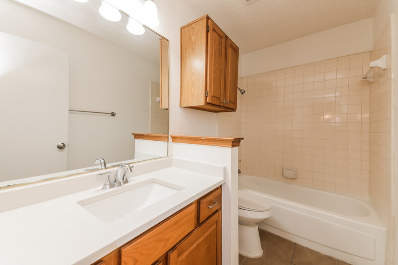 2,175/Mo, 6227 Arrowwood Drive Arlington, TX 76001 Bathroom View