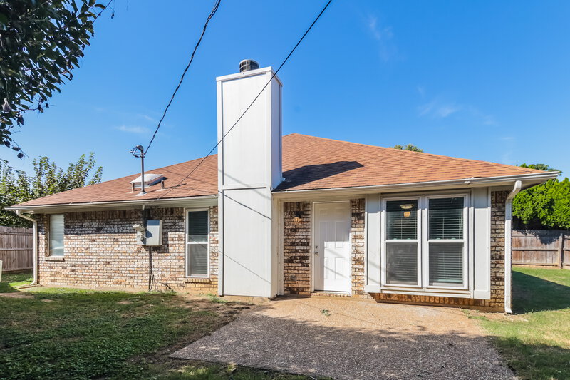 2,175/Mo, 6227 Arrowwood Drive Arlington, TX 76001 Rear View