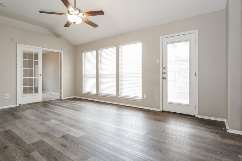 1,815/Mo, 1213 Misty Meadow Dr Midlothian, TX 76065 Living Room View