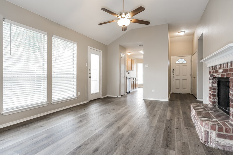 1,815/Mo, 1213 Misty Meadow Dr Midlothian, TX 76065 Living Room View 2