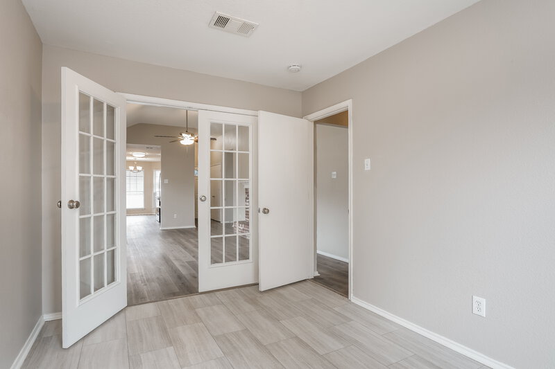 1,815/Mo, 1213 Misty Meadow Dr Midlothian, TX 76065 Office View