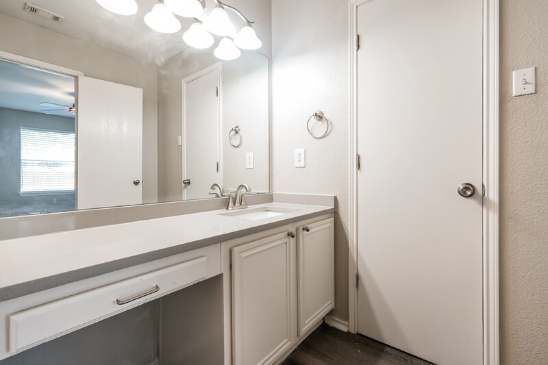 1,815/Mo, 1213 Misty Meadow Dr Midlothian, TX 76065 Main Bathroom View