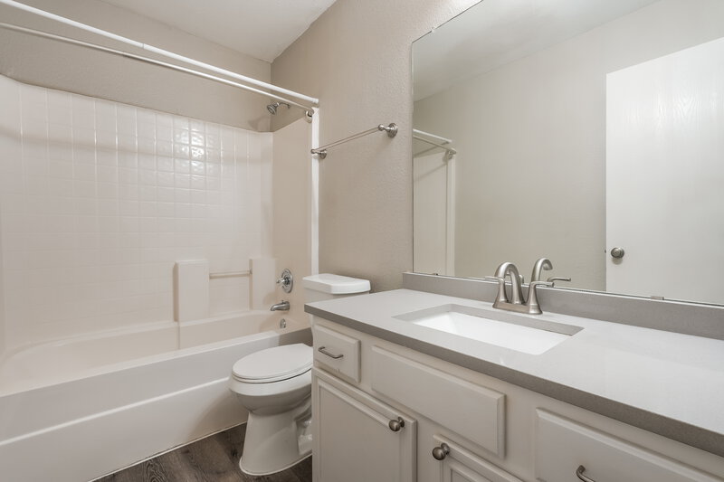 1,815/Mo, 1213 Misty Meadow Dr Midlothian, TX 76065 Bathroom View
