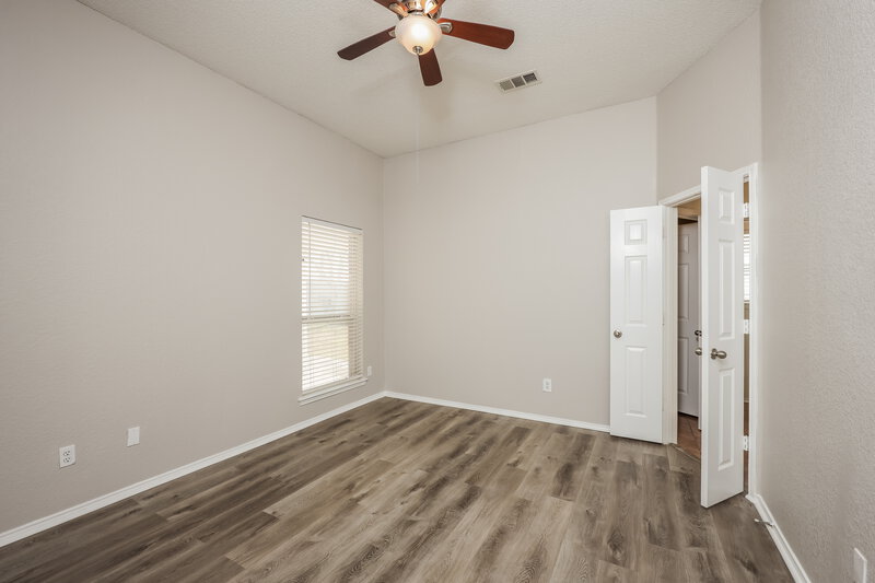 2,355/Mo, 107 Vine St Glenn Heights, TX 75154 Main Bedroom View