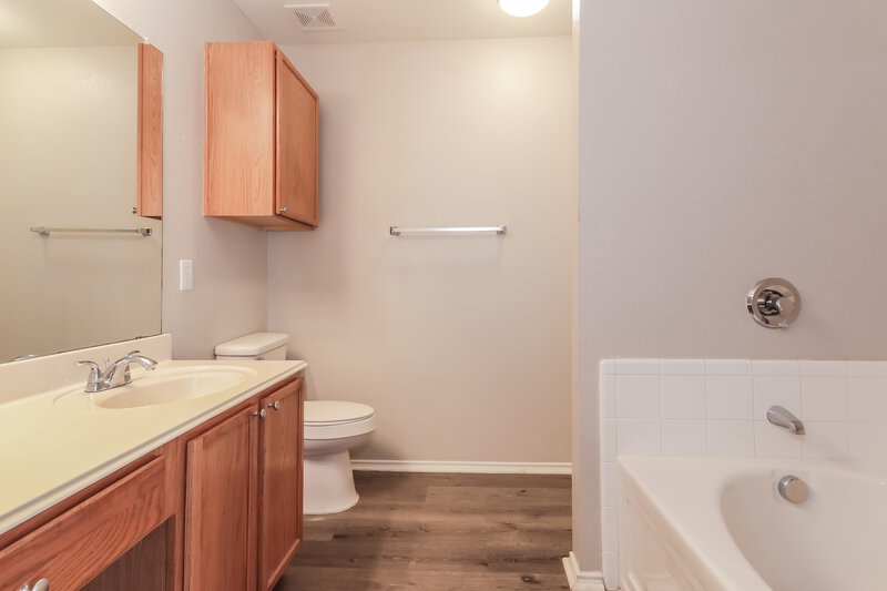 2,135/Mo, 1410 Post Oak Trl Anna, TX 75409 Main Bathroom View
