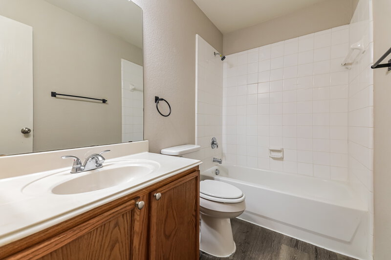 1,835/Mo, 1410 Post Oak Trl Anna, TX 75409 Bathroom View
