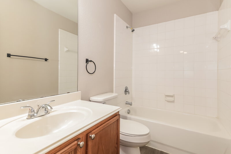 2,135/Mo, 1410 Post Oak Trl Anna, TX 75409 Bathroom View