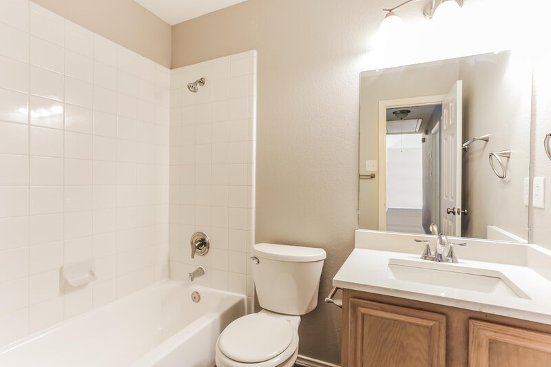 3,000/Mo, 2823 Saint Martin Lancaster, TX 75146 Bathroom View