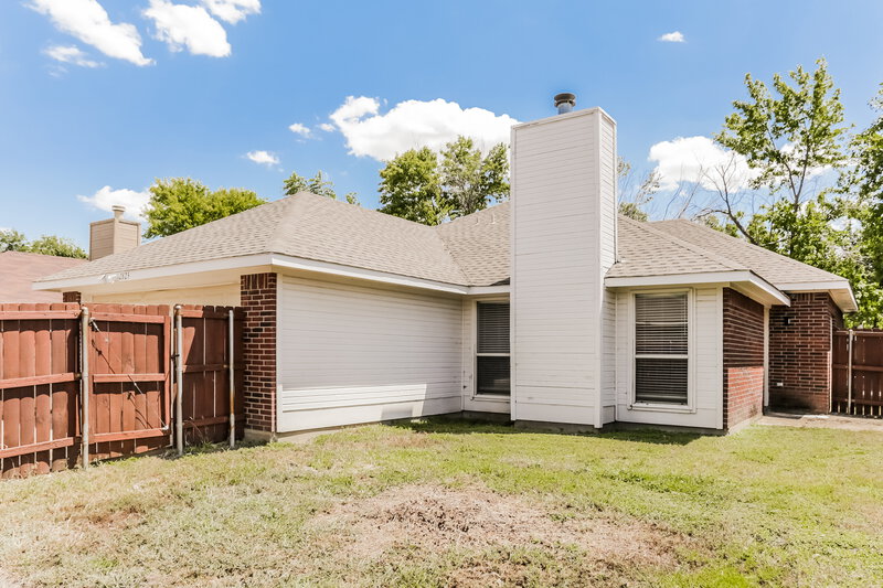 3,000/Mo, 2823 Saint Martin Lancaster, TX 75146 Rear View