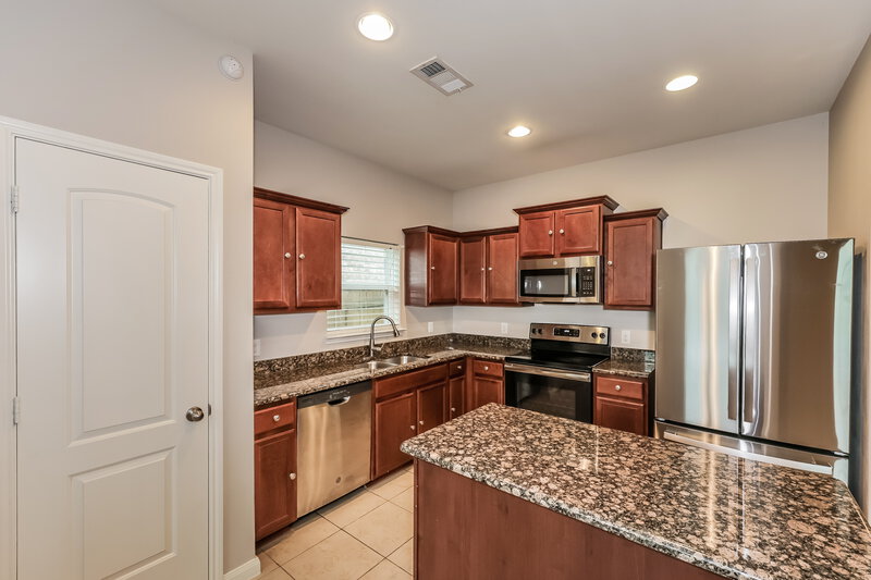 2,035/Mo, 4144 Tower Ln Crowley, TX 76036 Kitchen View 3