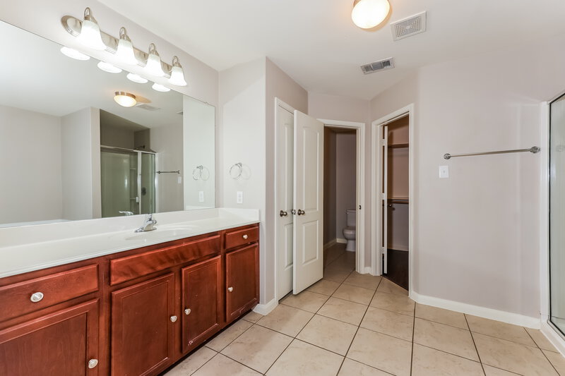 2,015/Mo, 4144 Tower Ln Crowley, TX 76036 Main Bathroom View