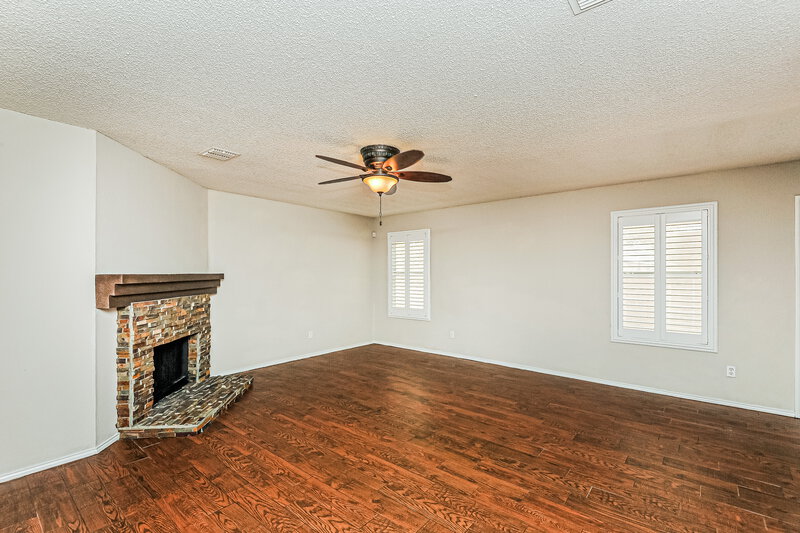 2,590/Mo, 8705 Stonebriar Ln Fort Worth, TX 76123 Living Room View