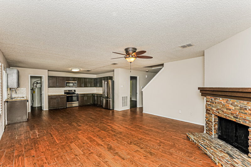 2,590/Mo, 8705 Stonebriar Ln Fort Worth, TX 76123 Living Room View 2
