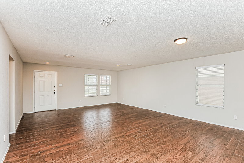 2,590/Mo, 8705 Stonebriar Ln Fort Worth, TX 76123 Living Room View 3