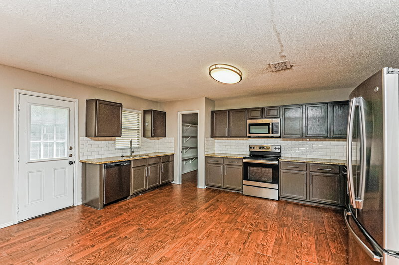 2,590/Mo, 8705 Stonebriar Ln Fort Worth, TX 76123 Kitchen View