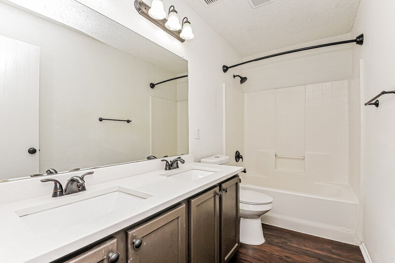 2,590/Mo, 8705 Stonebriar Ln Fort Worth, TX 76123 Bathroom View