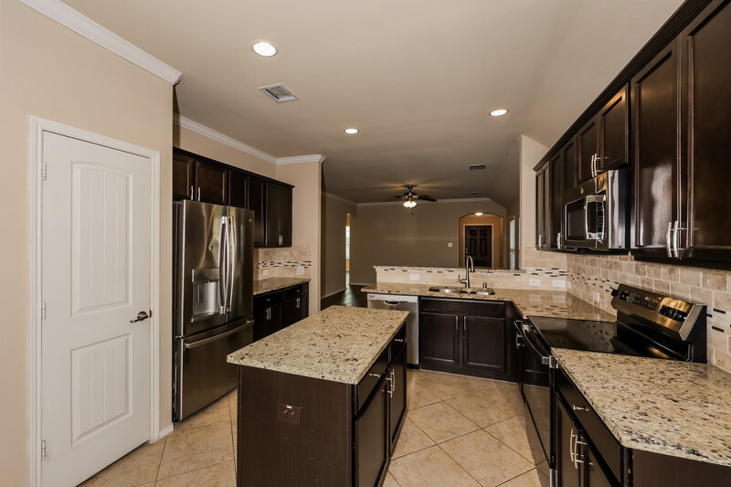 2,135/Mo, 517 Pawnee St Cross Roads, TX 76227 Kitchen View