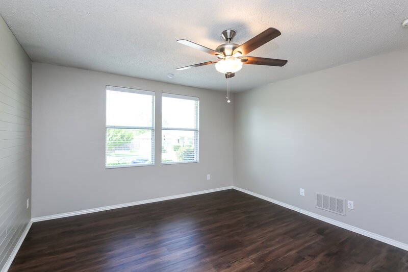 2,270/Mo, 1705 Hickory Creek Ln Rockwall, TX 75032 Master Bedroom View 2