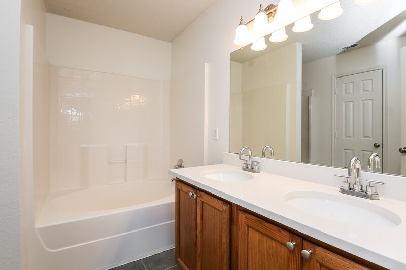2,270/Mo, 1705 Hickory Creek Ln Rockwall, TX 75032 Master Bathroom View