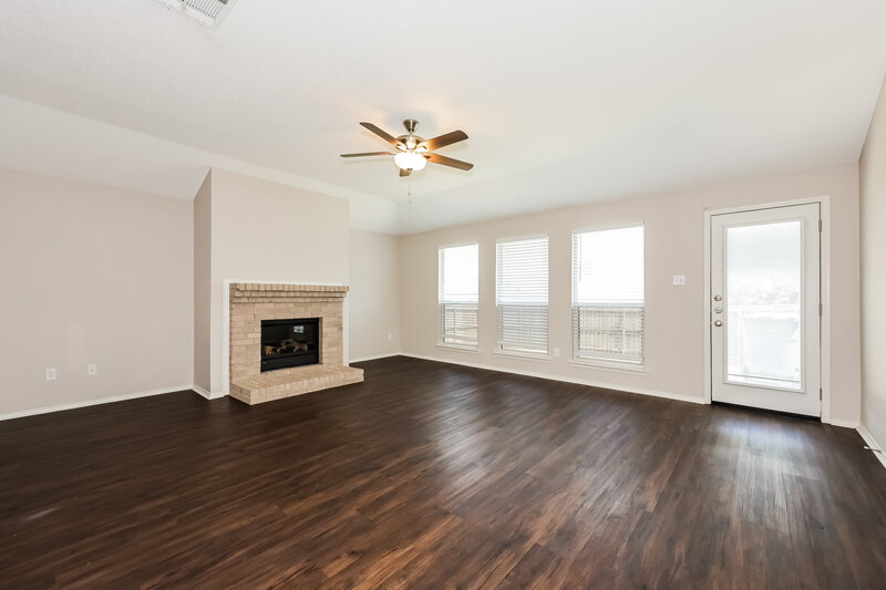 2,415/Mo, 712 Duke Drive Desoto, TX 75115 Living Room View