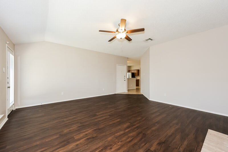 2,415/Mo, 712 Duke Drive Desoto, TX 75115 Living Room View 2