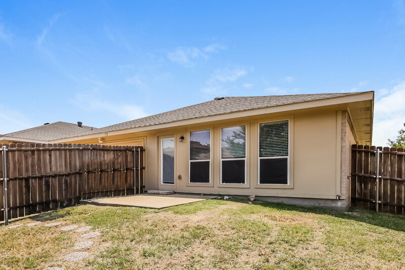 2,415/Mo, 712 Duke Drive Desoto, TX 75115 Rear View