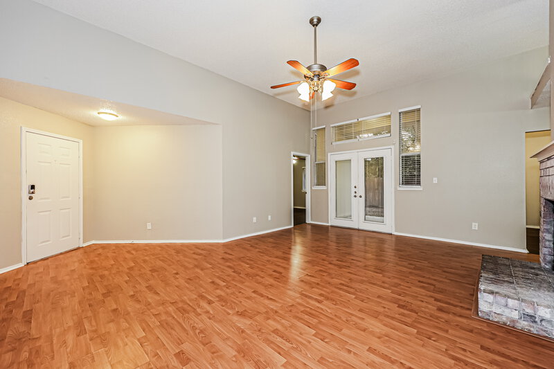 1,910/Mo, 208 Vines Dr Cedar Hill, TX 75104 Living Room View 2