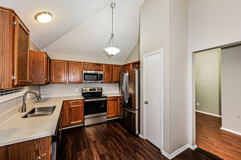 1,910/Mo, 208 Vines Dr Cedar Hill, TX 75104 Kitchen View 2
