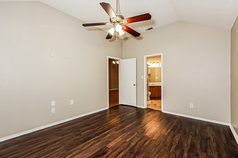 1,910/Mo, 208 Vines Dr Cedar Hill, TX 75104 Main Bedroom View 2