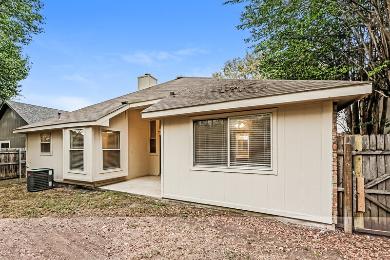 1,910/Mo, 208 Vines Dr Cedar Hill, TX 75104 Rear View