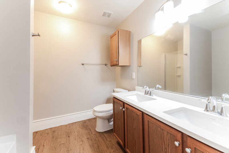 1,870/Mo, 1210 Sage Dr Princeton, TX 75407 Main Bathroom View