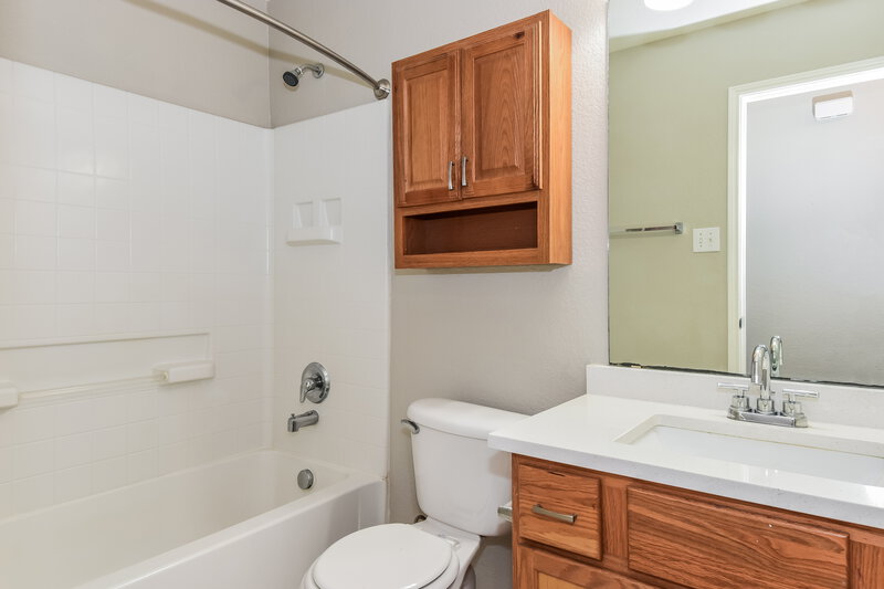 2,040/Mo, 2117 Athabasca Falls Drive Anna, TX 75409 Bathroom View