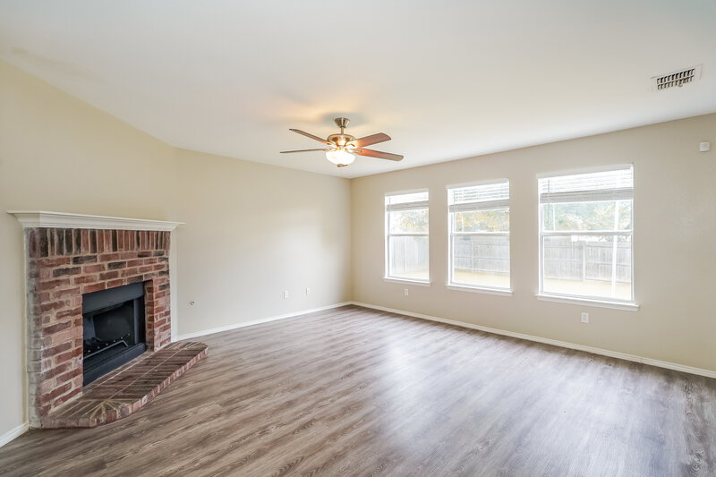 2,300/Mo, 2308 Overlook Ln Denton, TX 76207 Living Room View