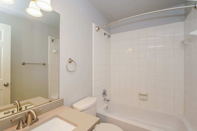2,300/Mo, 2308 Overlook Ln Denton, TX 76207 Bathroom View