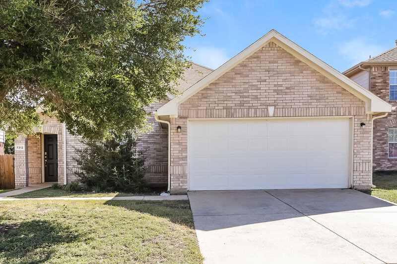 1,890/Mo, 7312 Moon Ridge Court Fort Worth, TX 76133 External View