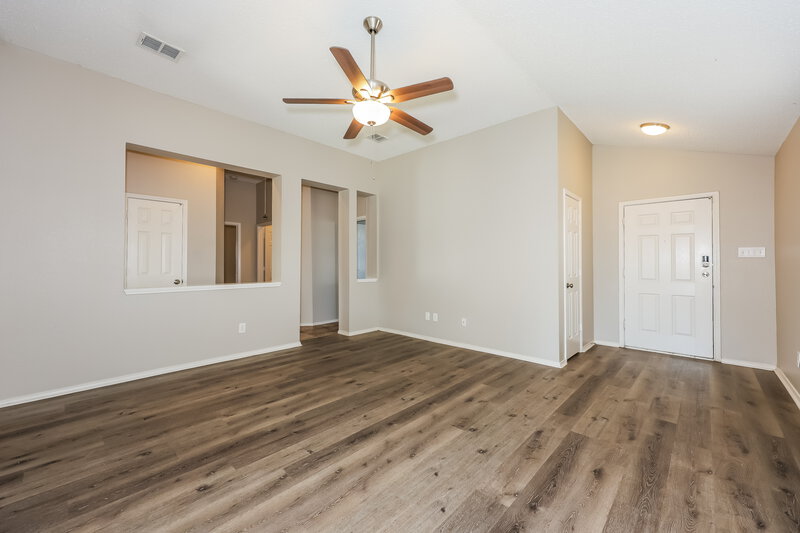1,890/Mo, 7312 Moon Ridge Court Fort Worth, TX 76133 Living Room View
