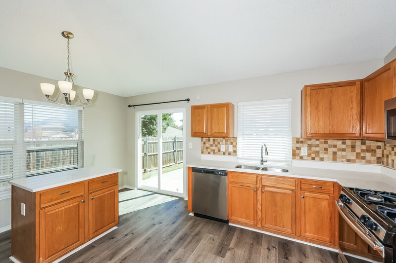 1,890/Mo, 7312 Moon Ridge Court Fort Worth, TX 76133 Kitchen View 2