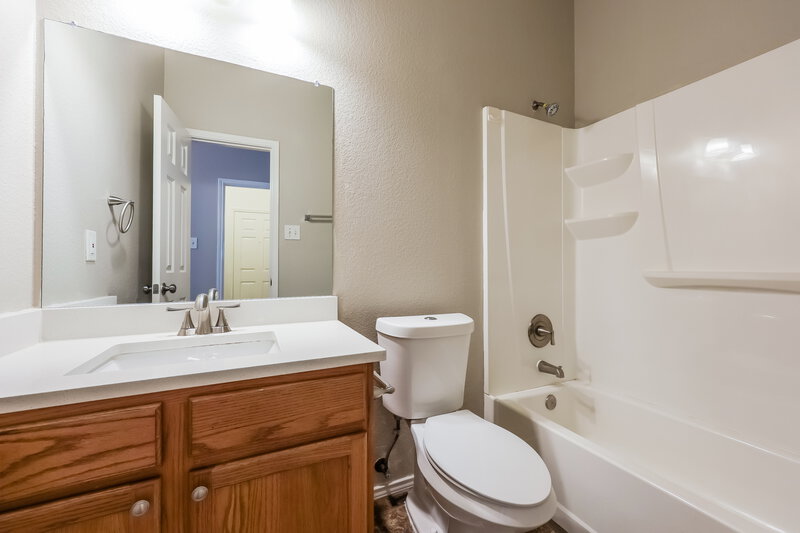 1,890/Mo, 7312 Moon Ridge Court Fort Worth, TX 76133 Bathroom View