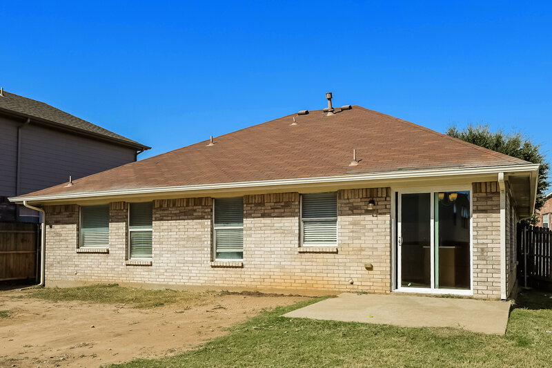 1,890/Mo, 7312 Moon Ridge Court Fort Worth, TX 76133 Rear View