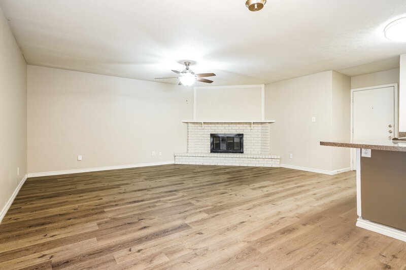 1,880/Mo, 1013 Fort Scott Trail Grand Prairie, TX 75052 Living Room View 2