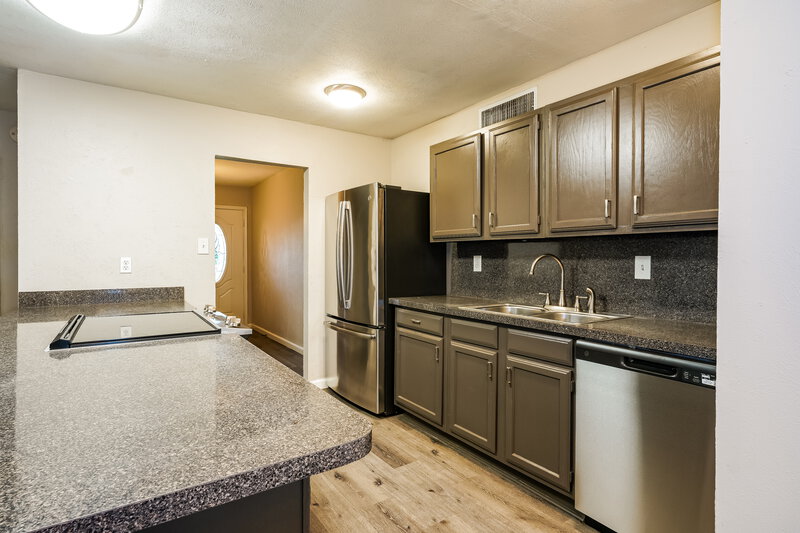 1,880/Mo, 1013 Fort Scott Trail Grand Prairie, TX 75052 Kitchen View