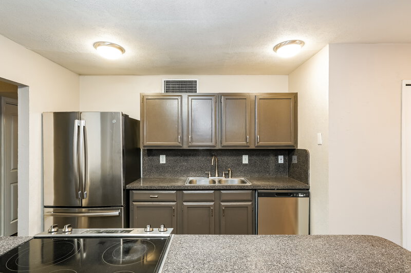 1,880/Mo, 1013 Fort Scott Trail Grand Prairie, TX 75052 Kitchen View 3