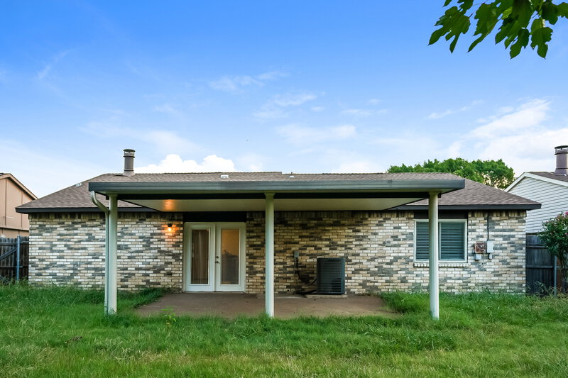 1,880/Mo, 1013 Fort Scott Trail Grand Prairie, TX 75052 Rear View