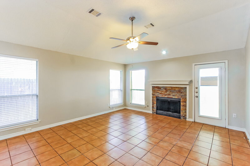 2,275/Mo, 508 Woodacre Dr Grand Prairie, TX 75052 Living Room View
