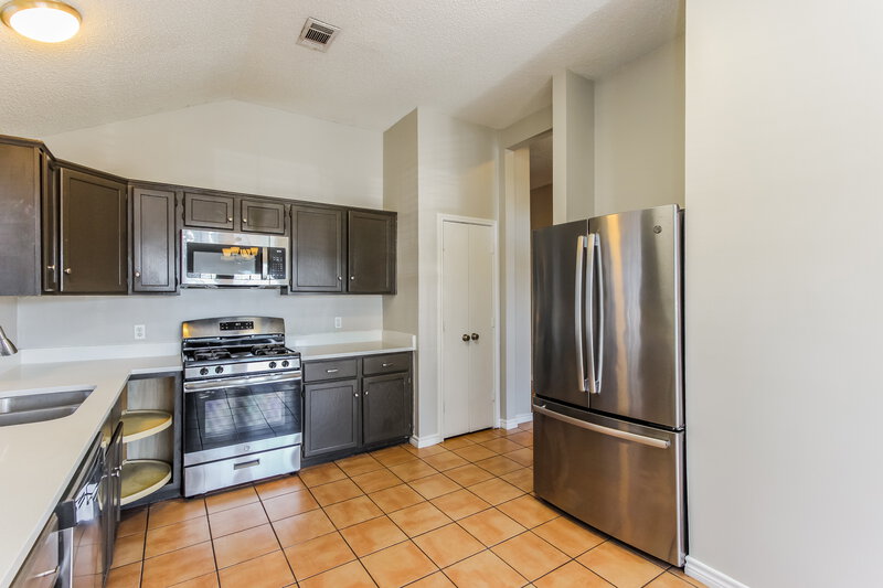 2,275/Mo, 508 Woodacre Dr Grand Prairie, TX 75052 Kitchen View 2
