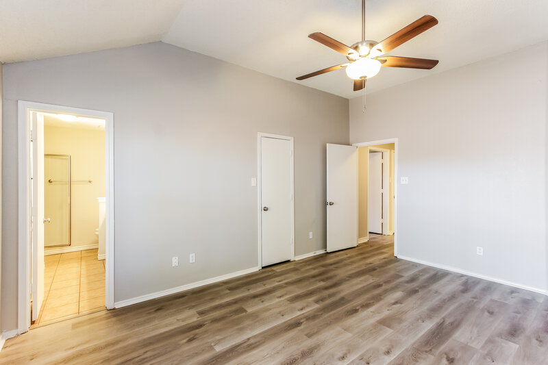 2,275/Mo, 508 Woodacre Dr Grand Prairie, TX 75052 Main Bedroom View