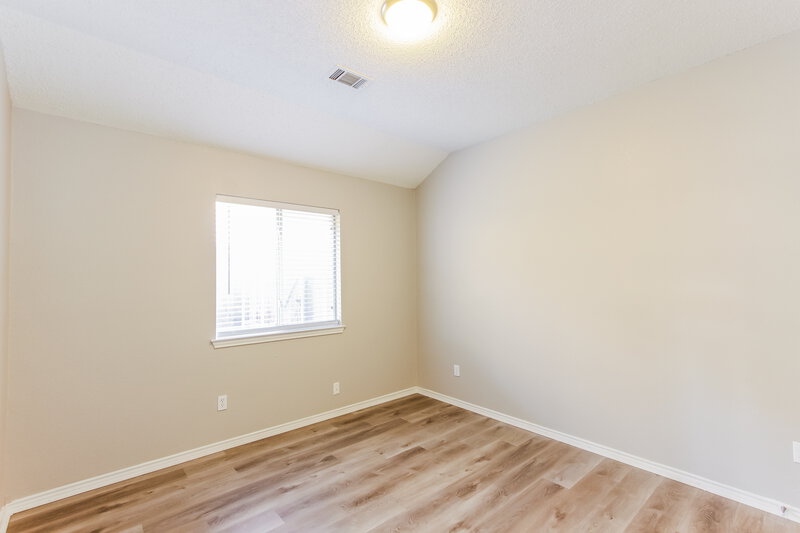 2,275/Mo, 508 Woodacre Dr Grand Prairie, TX 75052 Bedroom View 2